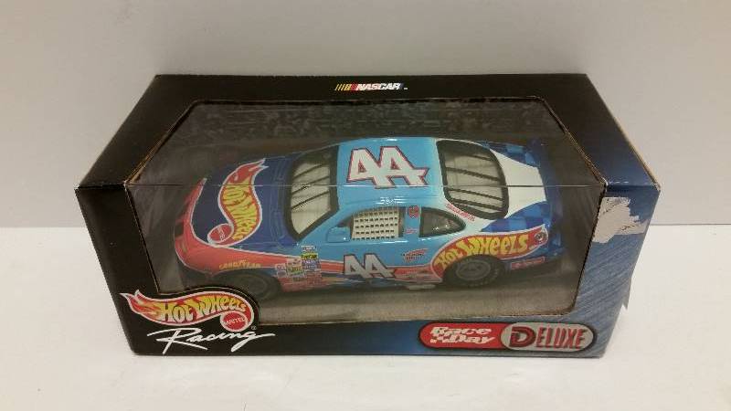 lot 75 image: 2000 Hot Wheels 124th Scale #44 Kyle Petty Hot Wheels Pontiac Die Cast Metal Car New in Box
