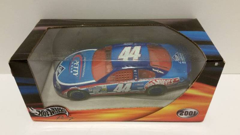 lot 71 image: 2001 Hot Wheels Racing #44 Buckshot Jones Georgia Pacific Dodge - NIB