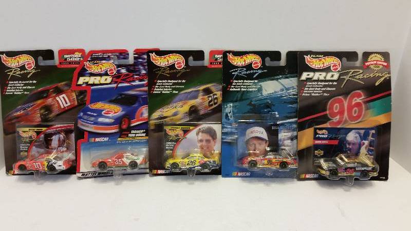 lot 89 image: Hot Wheels Racing NASCAR Lot of (5) 164th Scale Vehicles See Pictures and Descriptions for Cars and Drivers