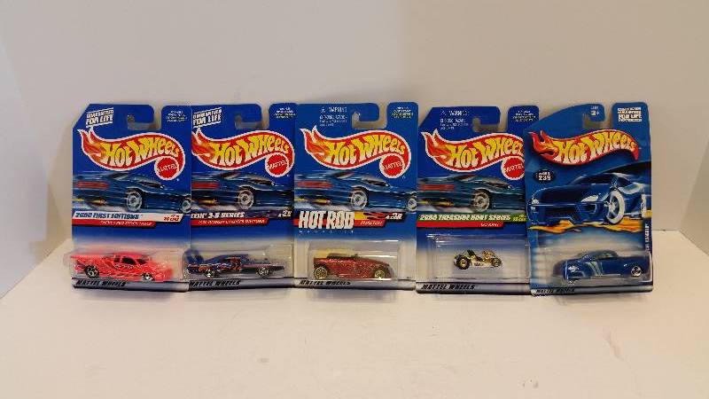 lot 99 image: Lot of (5) Matchbox 164th Scale Cars- See Pictures for Descriptions, Series and Styles