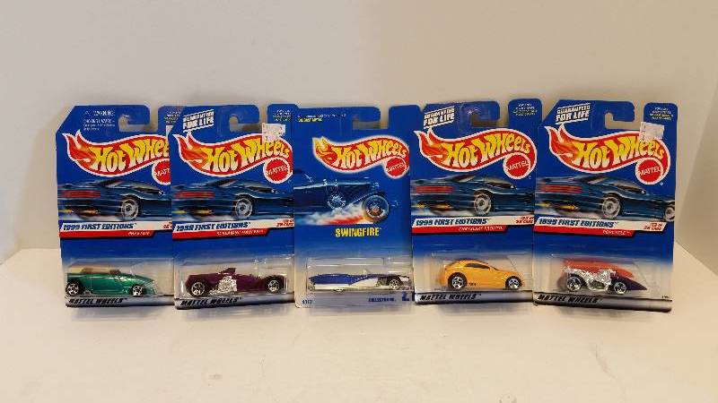lot 100 image: Lot of (5) Matchbox 164th Scale Cars- See Pictures for Descriptions, Series and Styles