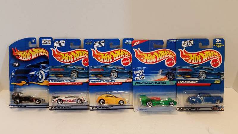 lot 95 image: Lot of (5) Matchbox 164th Scale Cars- See Pictures for Descriptions, Series and Styles