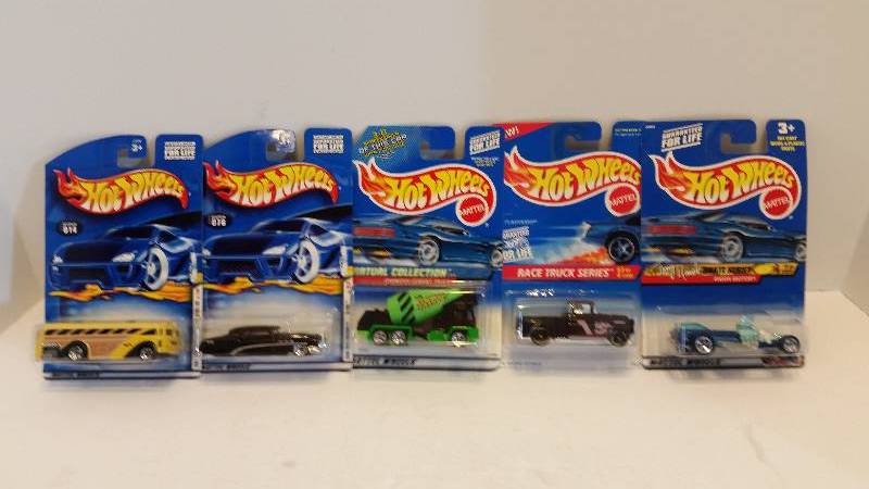 lot 96 image: Lot of (5) Matchbox 164th Scale Cars- Includes a Tony Hawk Series and a Virtual Series cars