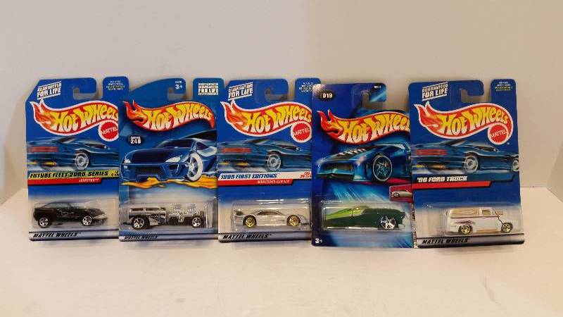lot 97 image: Lot of (5) Matchbox 164th Scale Cars- See Pictures for Descriptions, Series and Styles