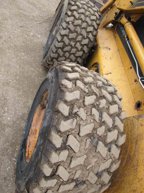 Case 90XT Skid Steer