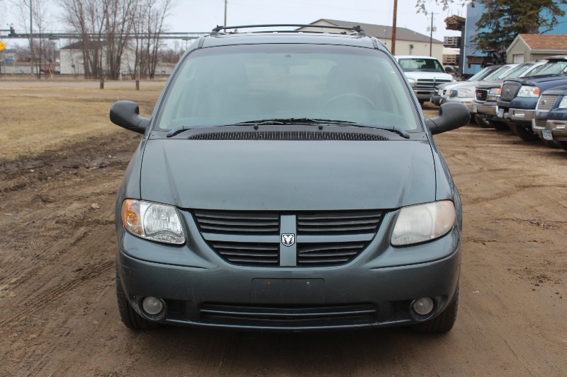 2005 Dodge Grand Caravan SXT - Stow n Go