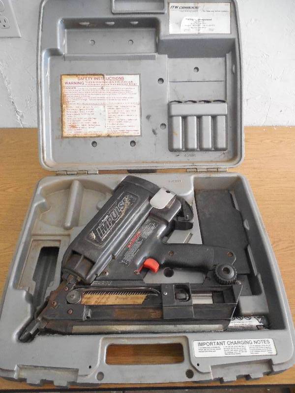 PASLODE CORDLESS NAILER