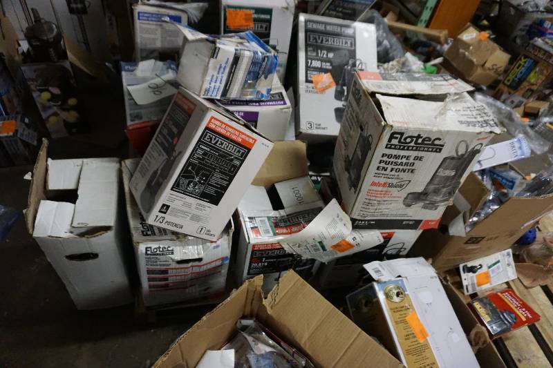 lot 26 image: Large Pallet of Everbuilt and FloTec Utility and Sump Pumps