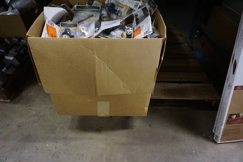 lot 32 image: Large Lot of Electrical Light Socket Controllers