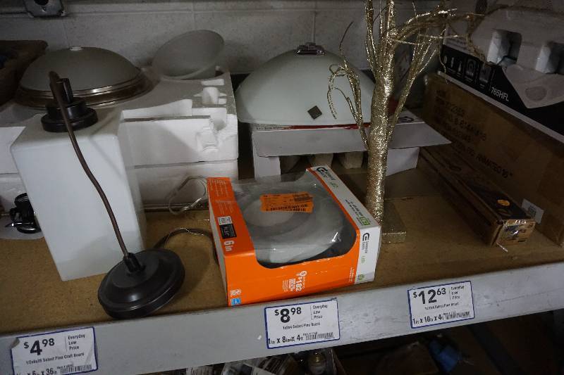 lot 43 image: Large Lot of Assorted Light Fixtures
