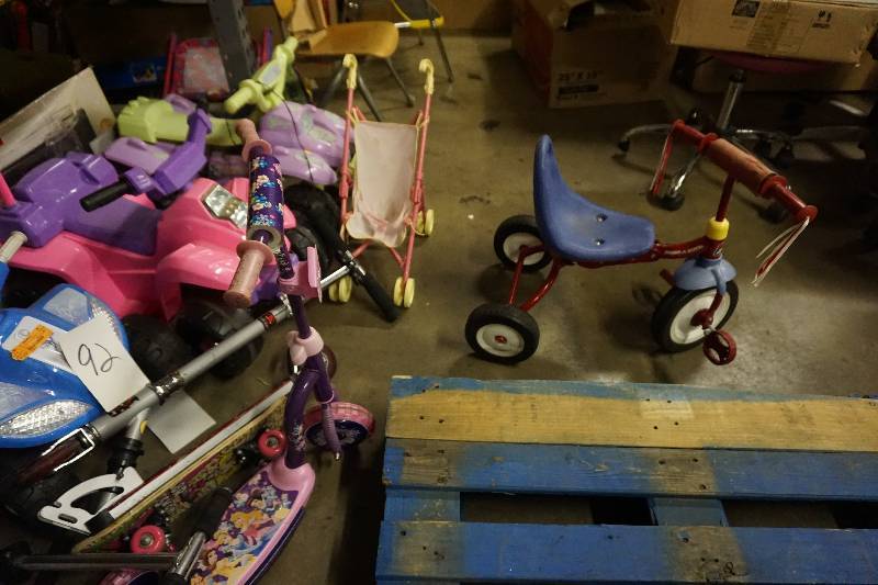 lot 92 image: Large Lot of Childrens Ride on Toys
