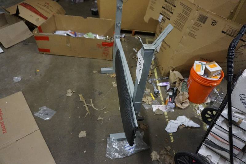 lot 96 image: Weight Lifting Bench Press Rack