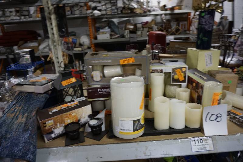 lot 108 image: Large Lot of Assorted Candle and Wall Decor