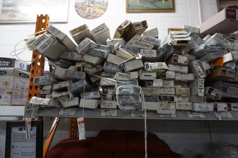lot 114 image: Large Lot of Assorted BlindsWindow Treatments