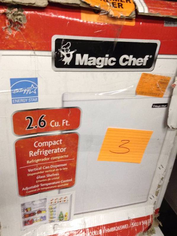 Magic Chef 2.6 CU FT Compact Refrigerator never used model HMBR265WEI