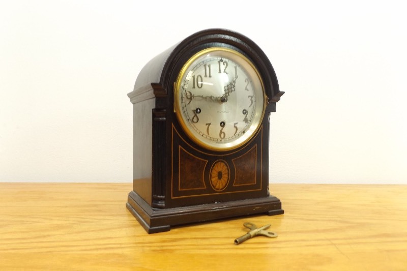 lot 1 image: Near MINT Antique SETH THOMAS Mantle Clock Mahogany Case Westminster Chime