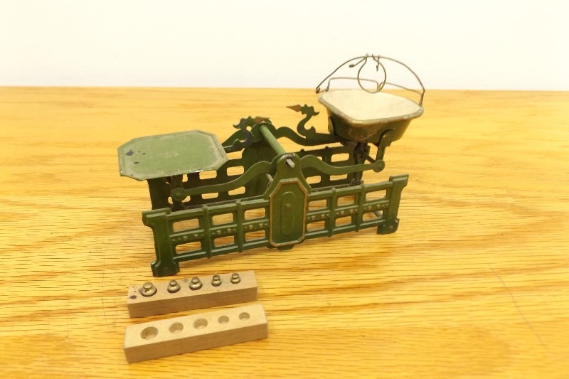lot 7 image: Small Made in Germany Antique Gram Scale
