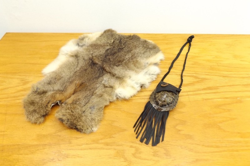 lot 24 image: Small Pelt and Authentic Turtle Shell Pouch