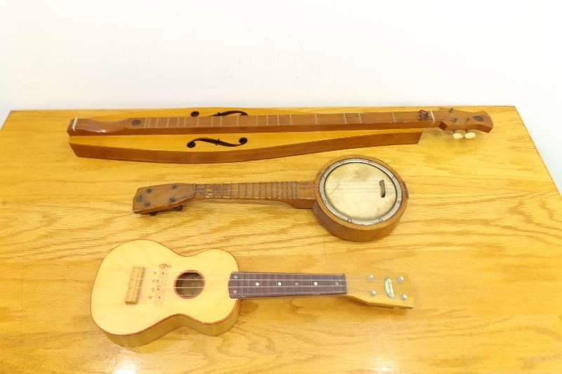 lot 31 image: 3 Vintage Small Guitar Ukulele Type Instruments