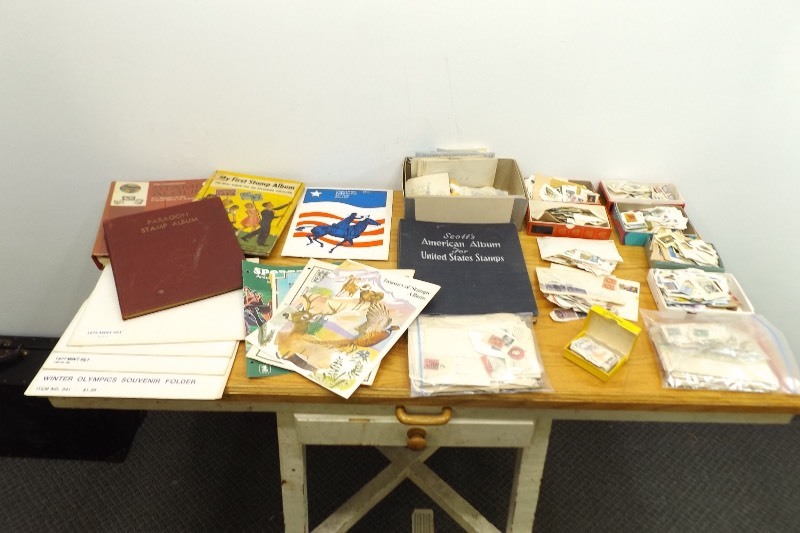 lot 33 image: Large US and Foreign Stamp Collection