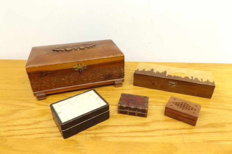 lot 35 image: Lot of Small Antique Wood, etc. Boxes