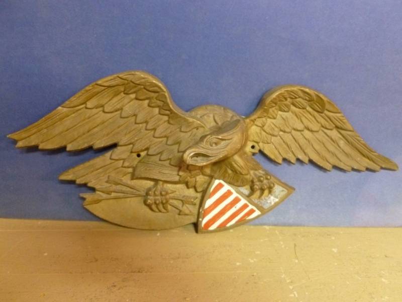 lot 28 image: Vintage Eagle Decoration