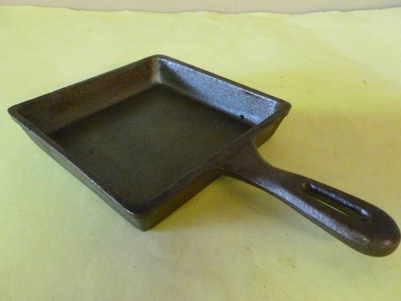 lot 44 image: Cast Iron Pan