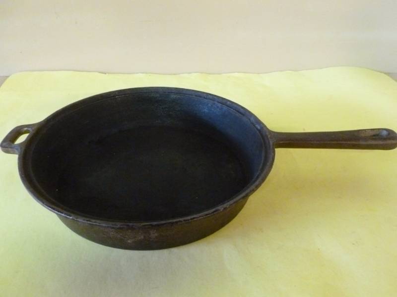 lot 45 image: Cast Iron Pan