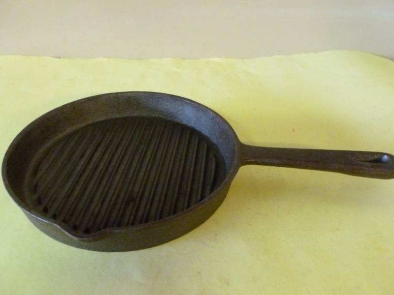 lot 48 image: Cast Iron Pan