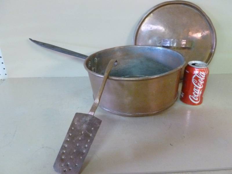 lot 50 image: Antique Copper Kettle