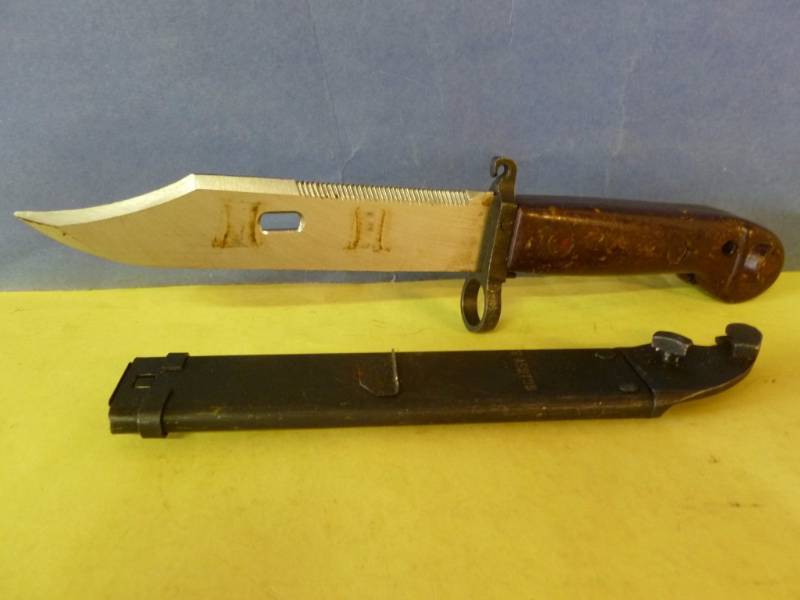 lot 53 image: Vintage Bayonet