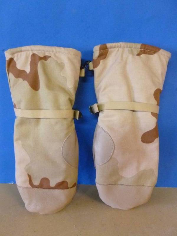 lot 58 image: Military Gloves