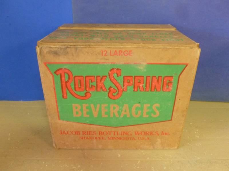 lot 64 image: Vintage Soda Case