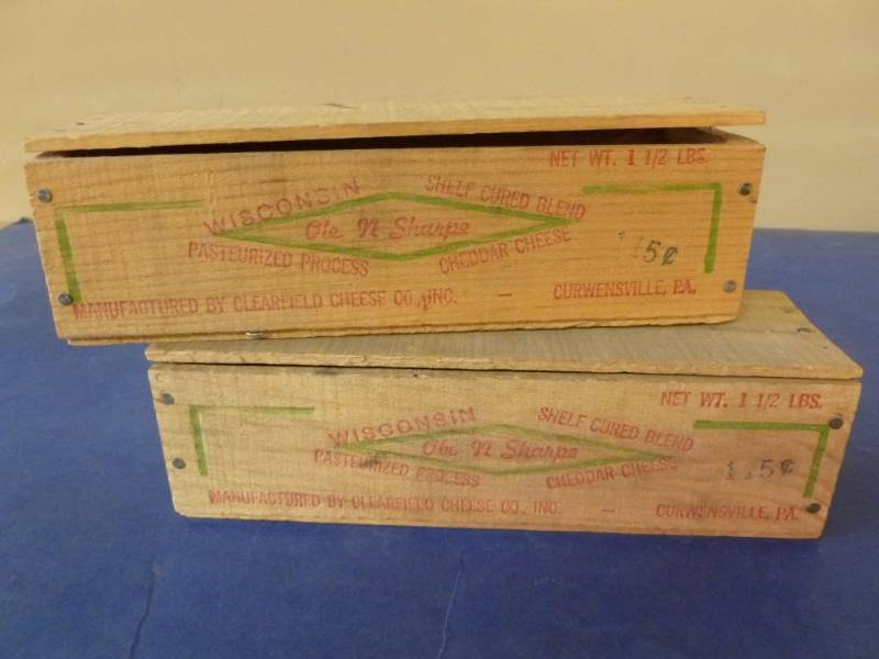lot 83 image: Vintage Cheese Box