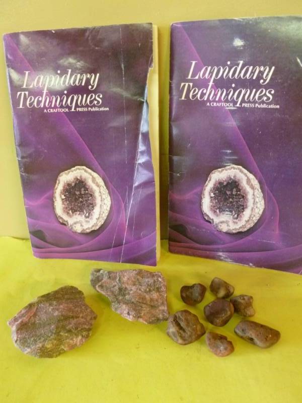 lot 84 image: Agates