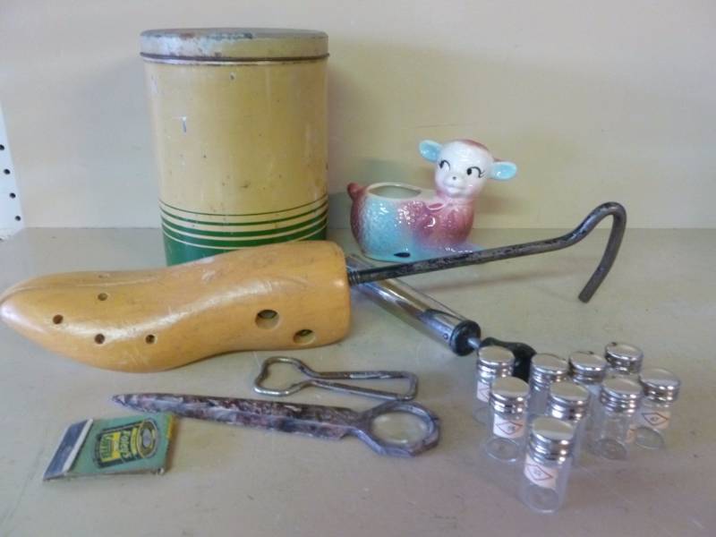 lot 89 image: Vintage Items