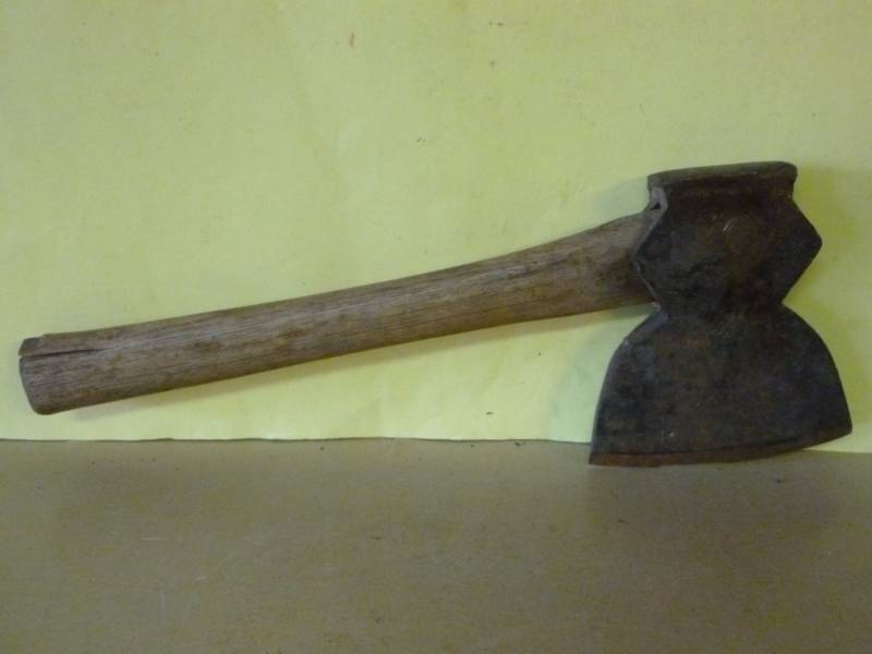 lot 127 image: Vintage Camp Ax