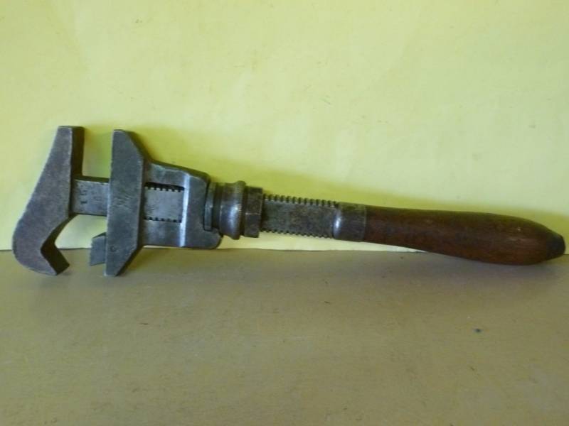 lot 129 image: Antique Tool