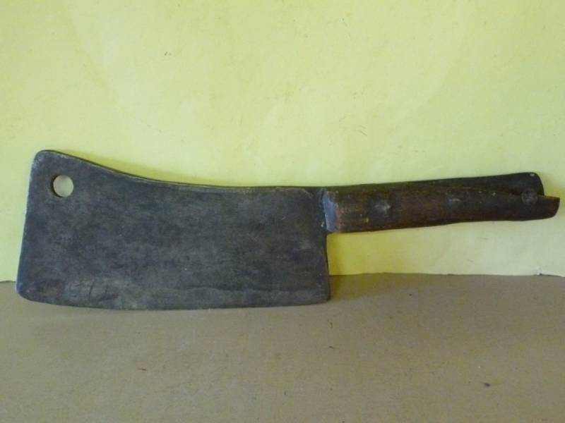 lot 134 image: Antique Cleaver Knife