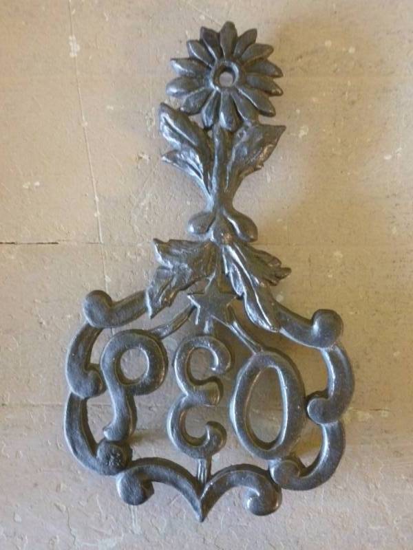 lot 143 image: Cast Iron Trivet