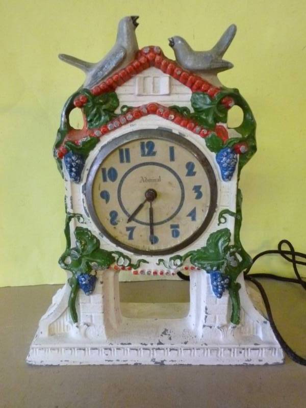 lot 148 image: Vintage Clock