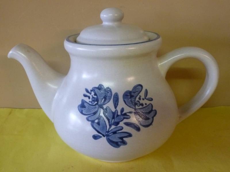 lot 149 image: Tea Pot