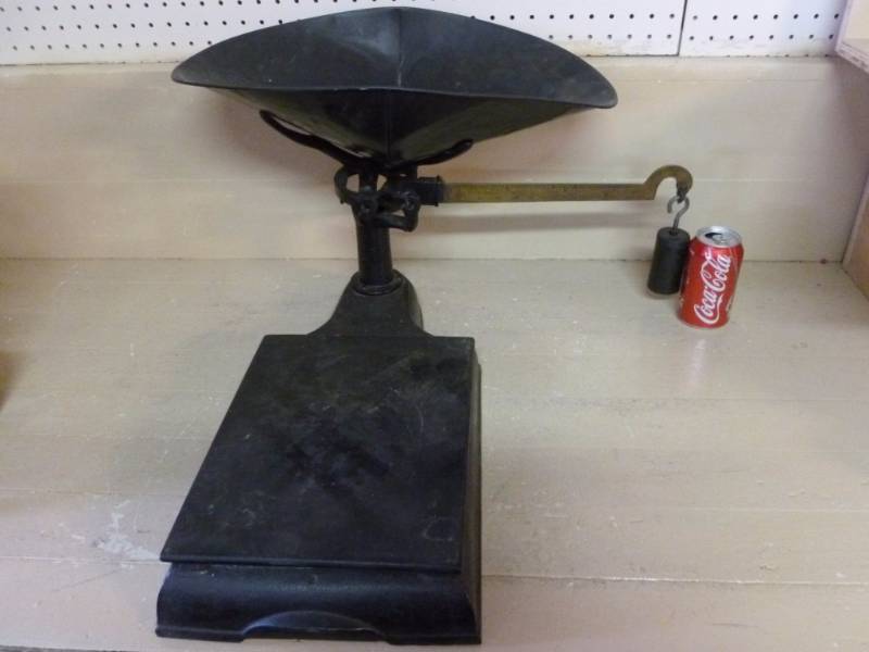 lot 157 image: Antique Scale