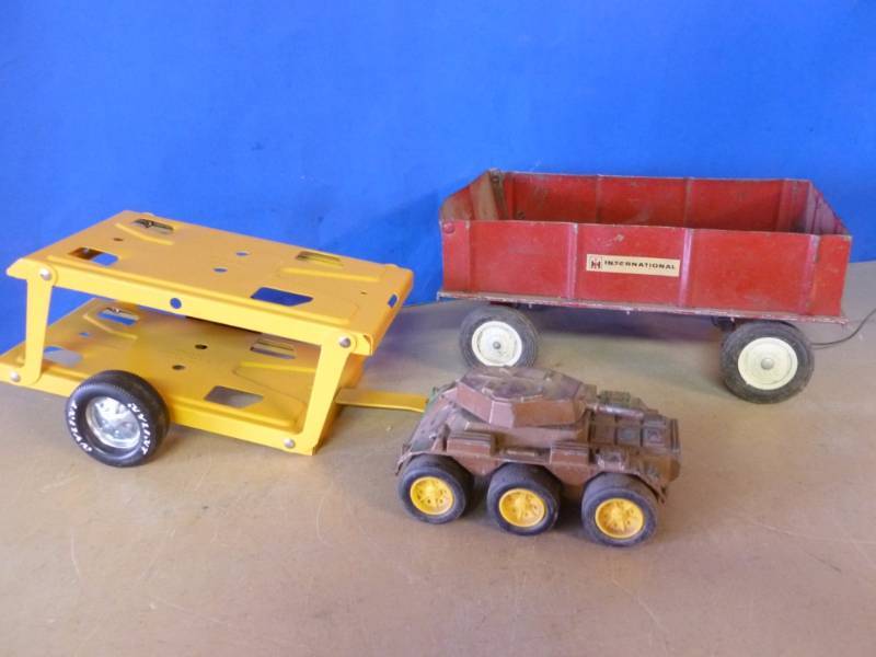 lot 194 image: Vintage Tootsie Toy