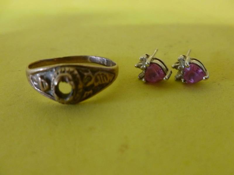 lot 211 image: Gold Ring