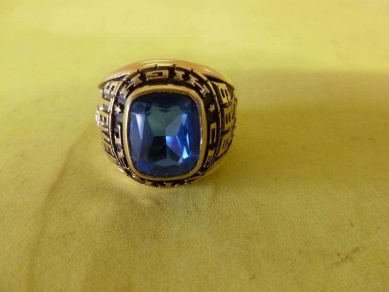 lot 213 image: Class Ring