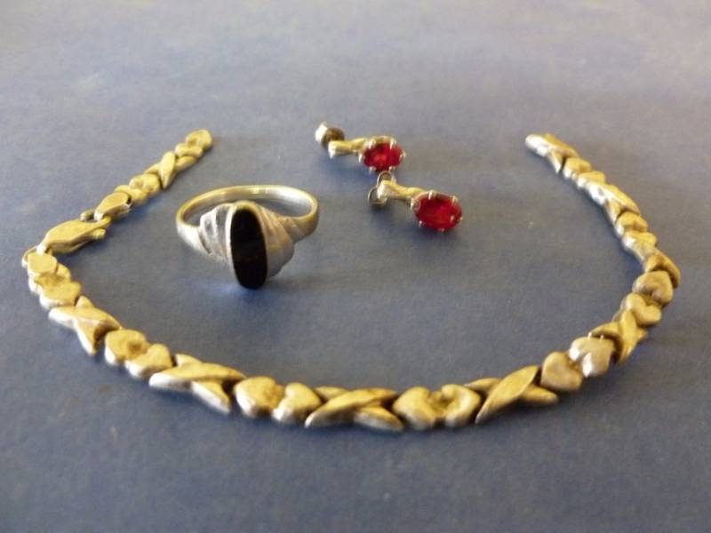 lot 215 image: Sterling Jewelry