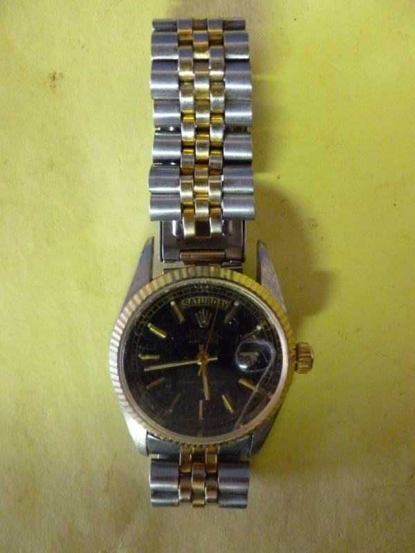 lot 220 image: Watch