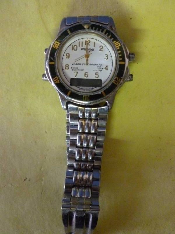 lot 223 image: Watch