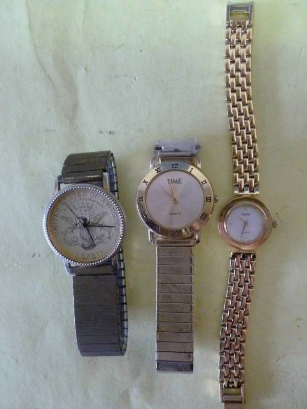 lot 224 image: Watches